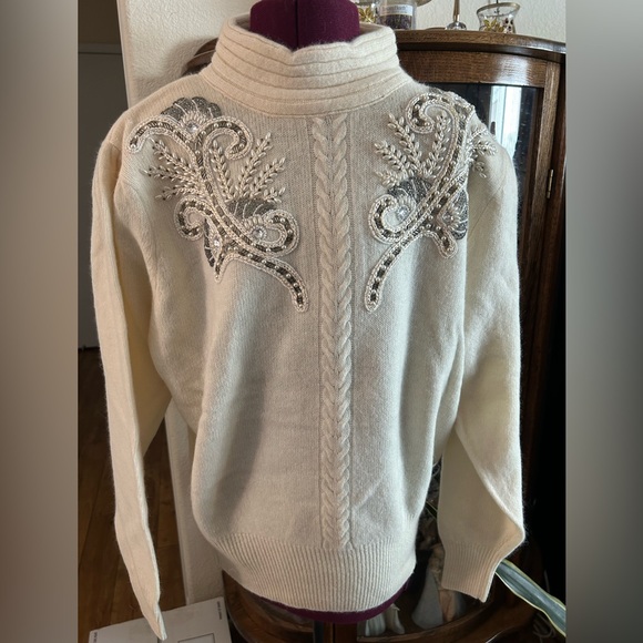 Elegant Cream Sweater with Embellishments - Picture 2 of 4